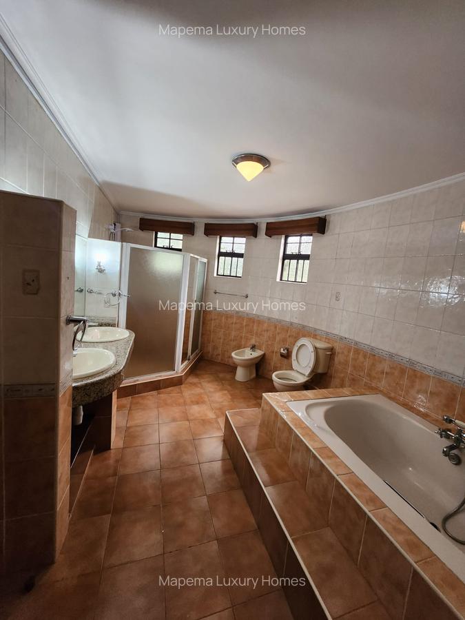 5 Bed House with En Suite at Hardy Area - 10
