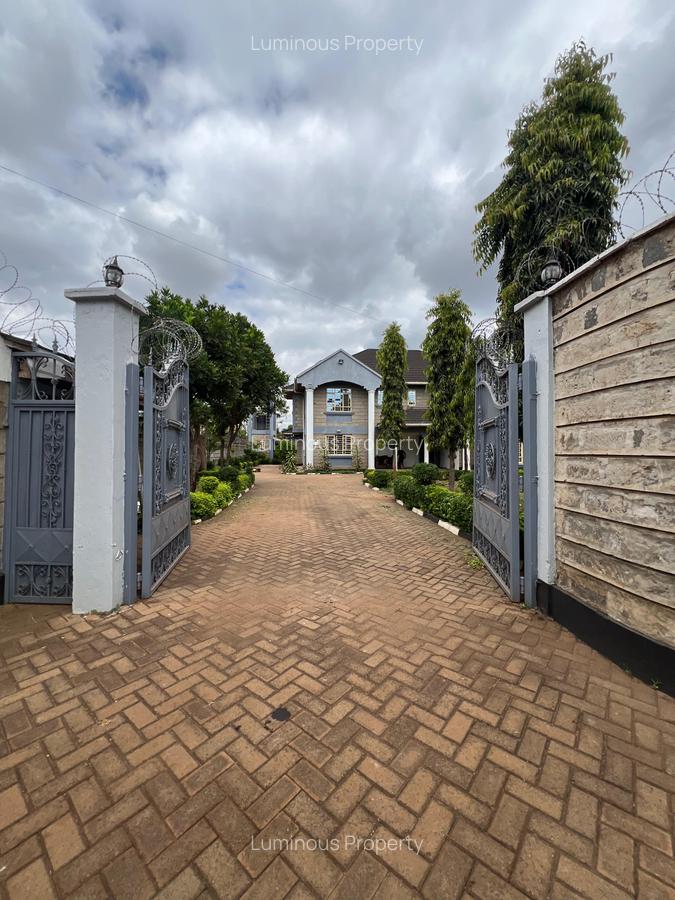 5 Bed House with En Suite at Membley - 1