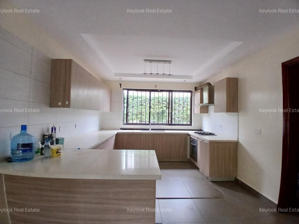 4 Bed Townhouse with En Suite at Lavington Green - 10
