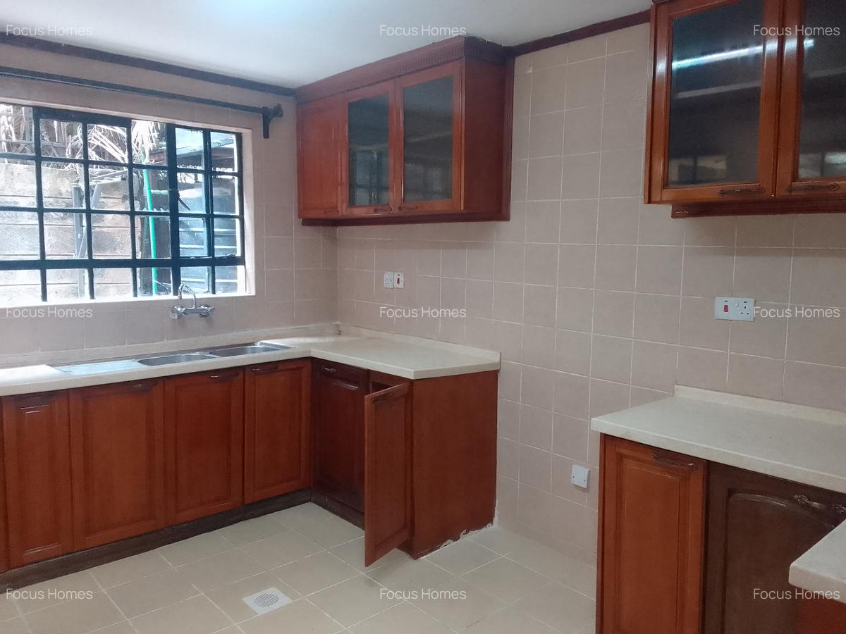 5 Bed Townhouse with En Suite in Lavington - 14