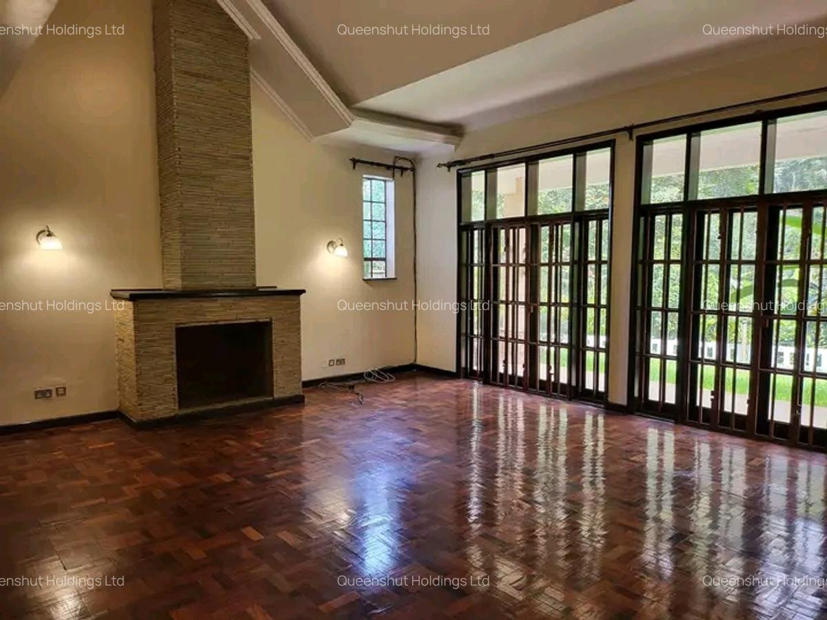 4 Bed House with En Suite in Rosslyn - 4