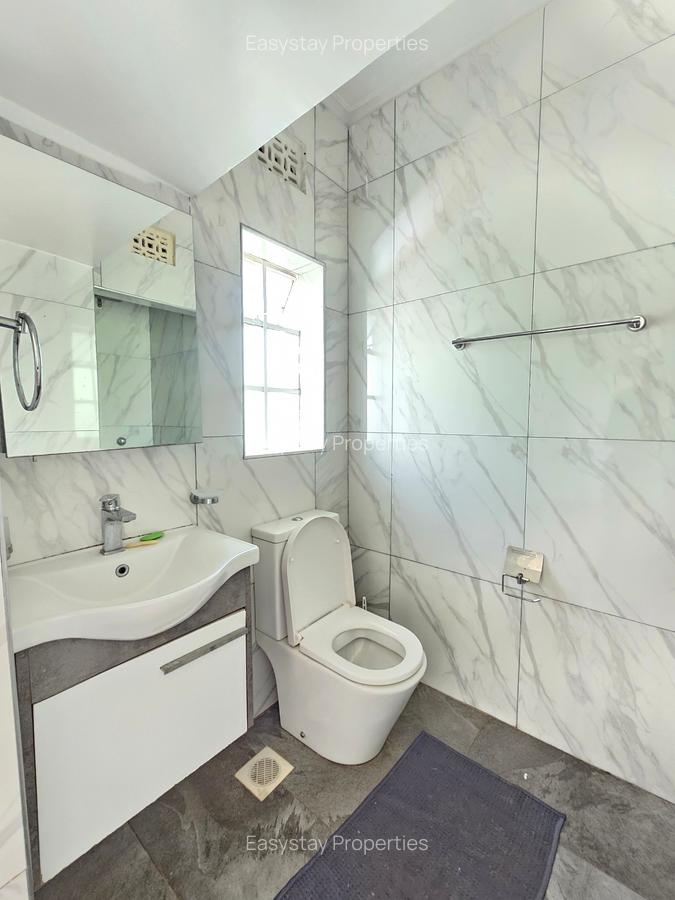 4 Bed House with En Suite in Lavington - 8