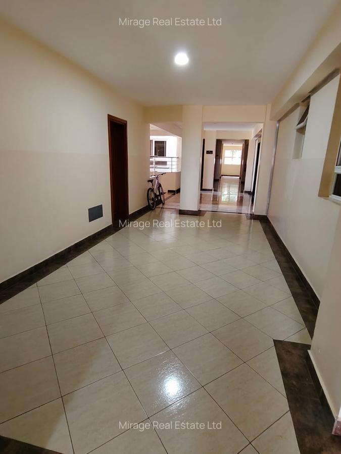 3 Bed Apartment with En Suite in Riverside - 3