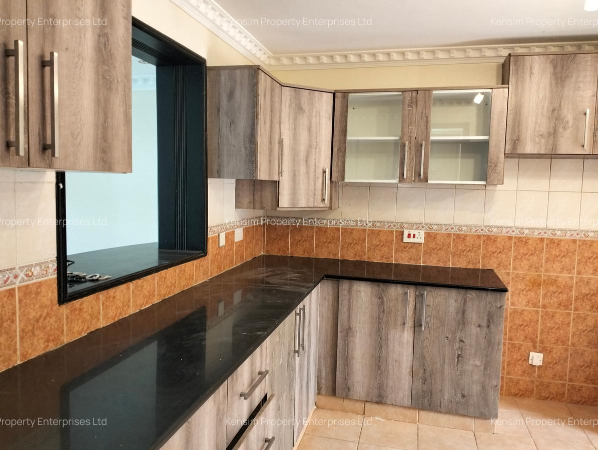 5 Bed Townhouse with En Suite in Lavington - 2