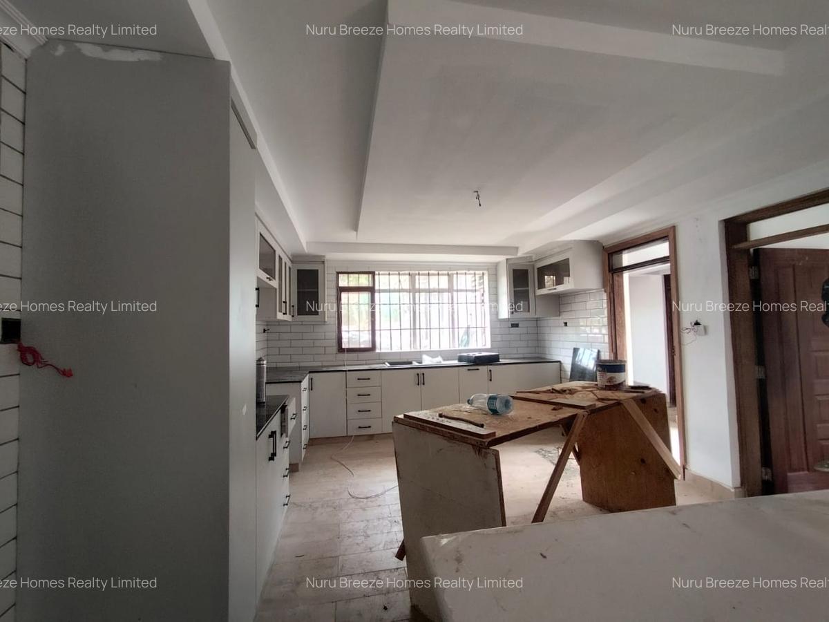 5 Bed House with En Suite in Runda - 11