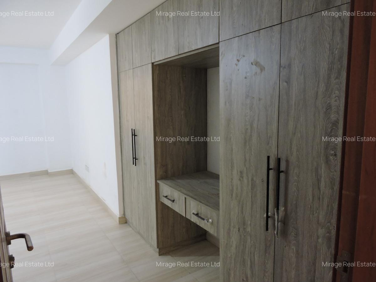 4 Bed Apartment with Gym in Parklands - 14
