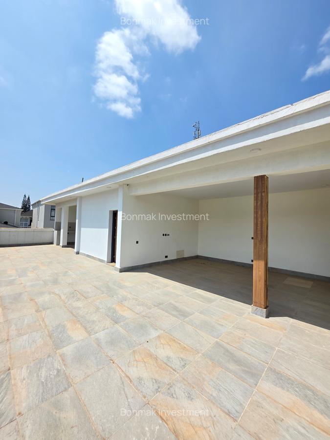 5 Bed Townhouse with En Suite at Lavington Green - 6