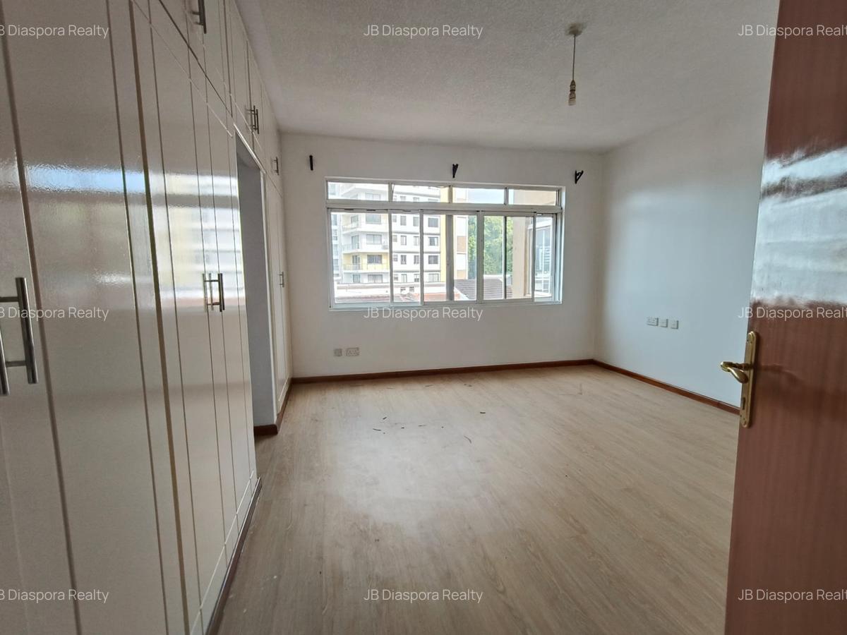 3 Bed Apartment with En Suite in Brookside - 13