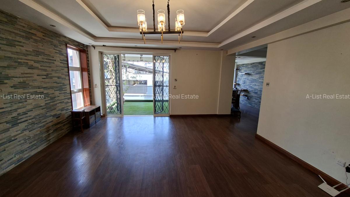 4 Bed Apartment with En Suite at 2Nd Parklands Avenue - 16