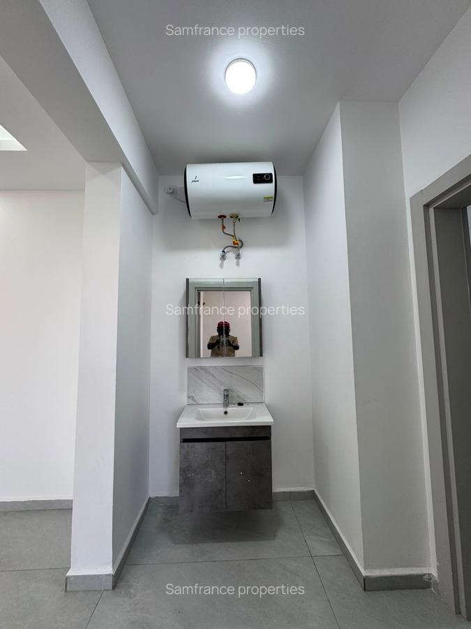 Serviced 1 Bed Apartment with En Suite at 1St Avanue - 4