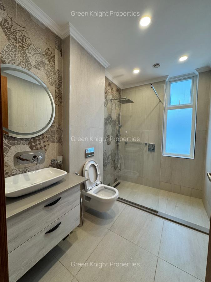 Serviced 2 Bed Apartment with En Suite in Parklands - 11