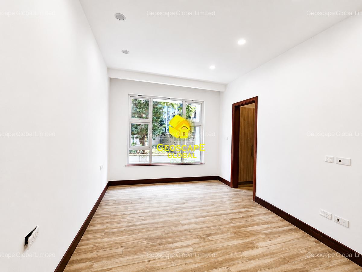 4 Bed Apartment with En Suite in Parklands - 7