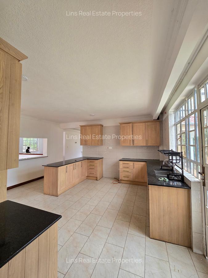 5 Bed House with En Suite in Runda - 20