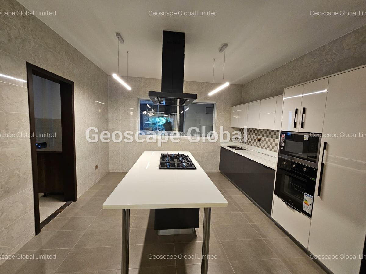 3 Bed Apartment with En Suite in Riverside - 10