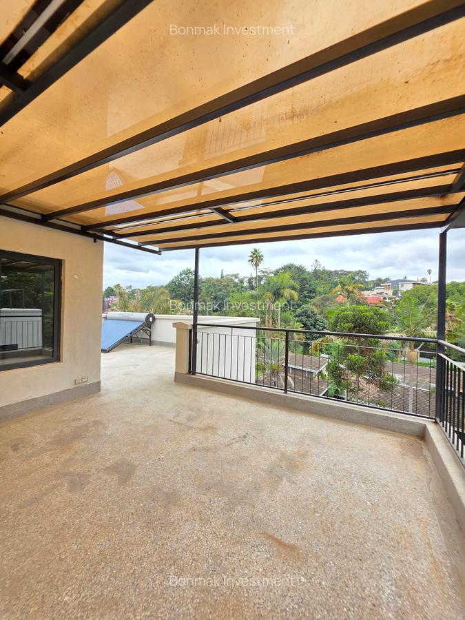 5 Bed Townhouse with En Suite at Lavington Green - 8