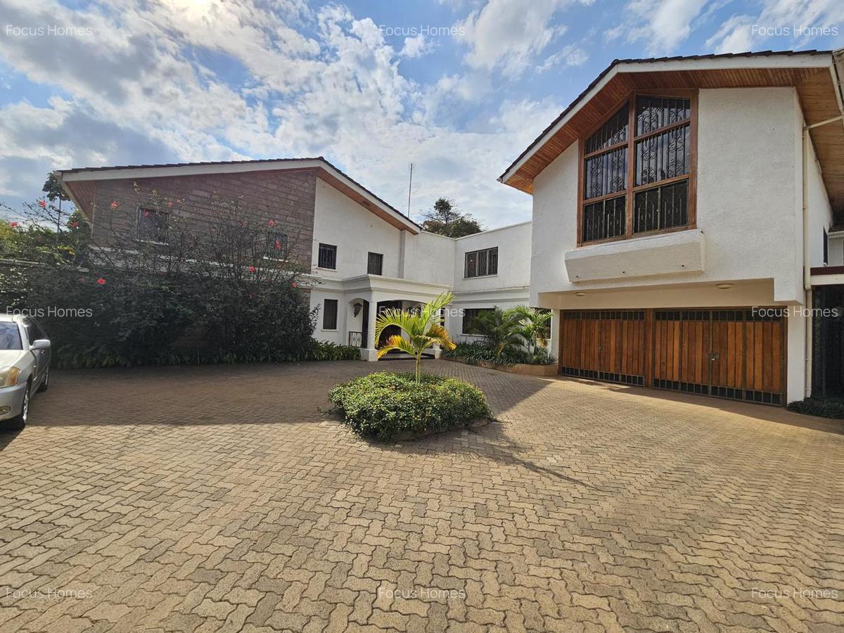 5 Bed Townhouse with Swimming Pool in Spring Valley - 2