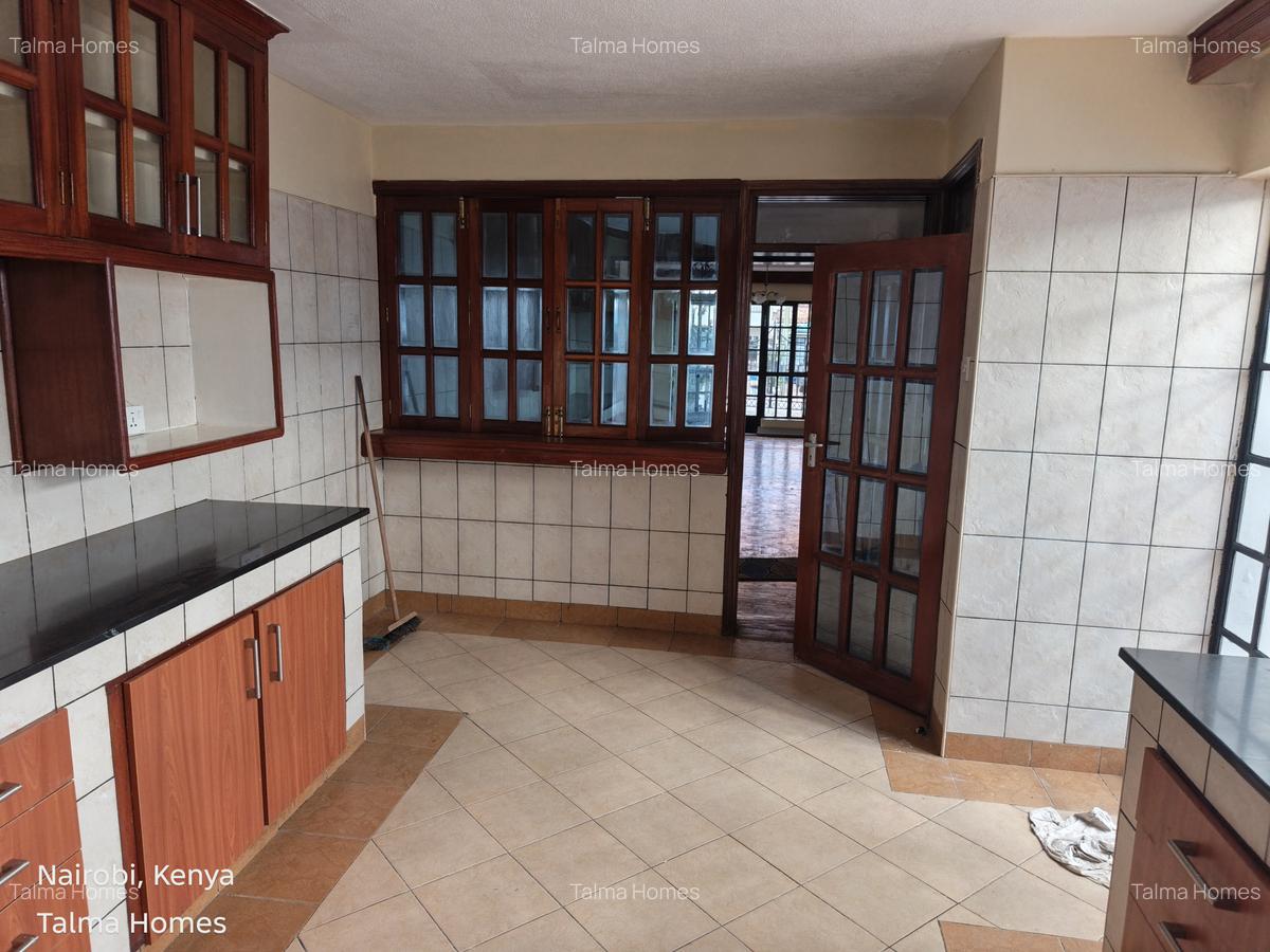 5 Bed Villa with En Suite at Off Brookside Grove - 12