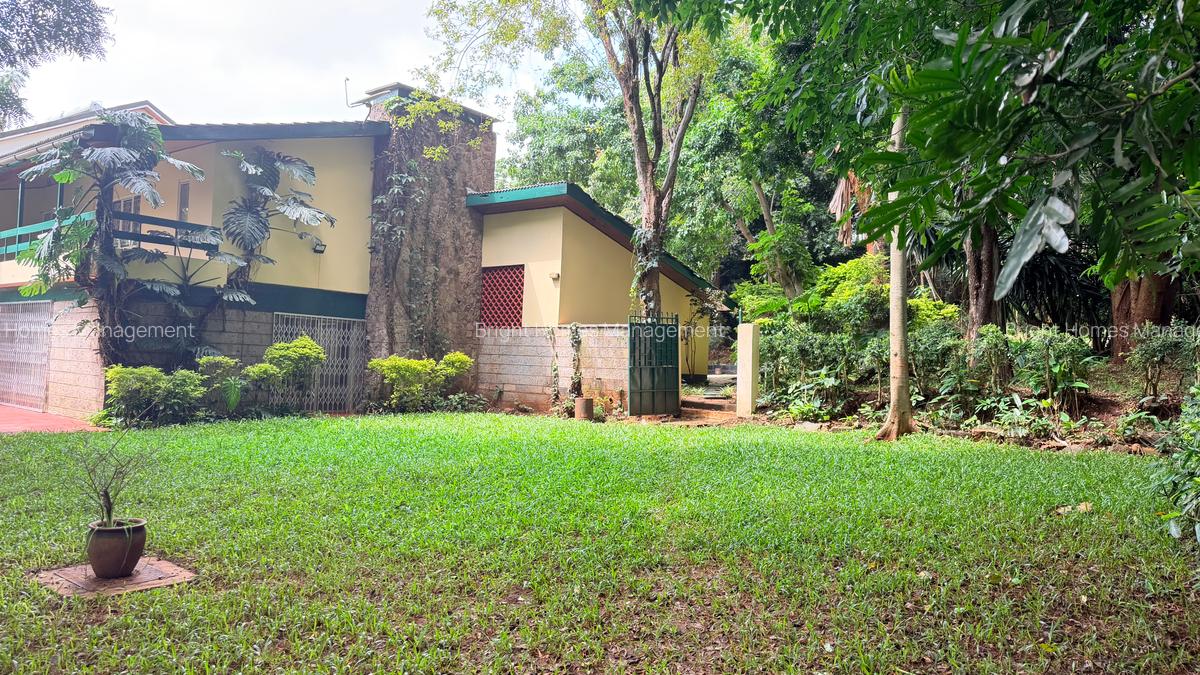 5 Bed House with En Suite in Lavington - 3