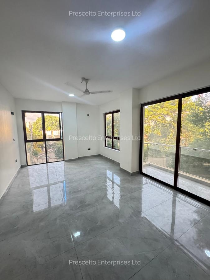 3 Bed Apartment with En Suite at Off Links Road - 14