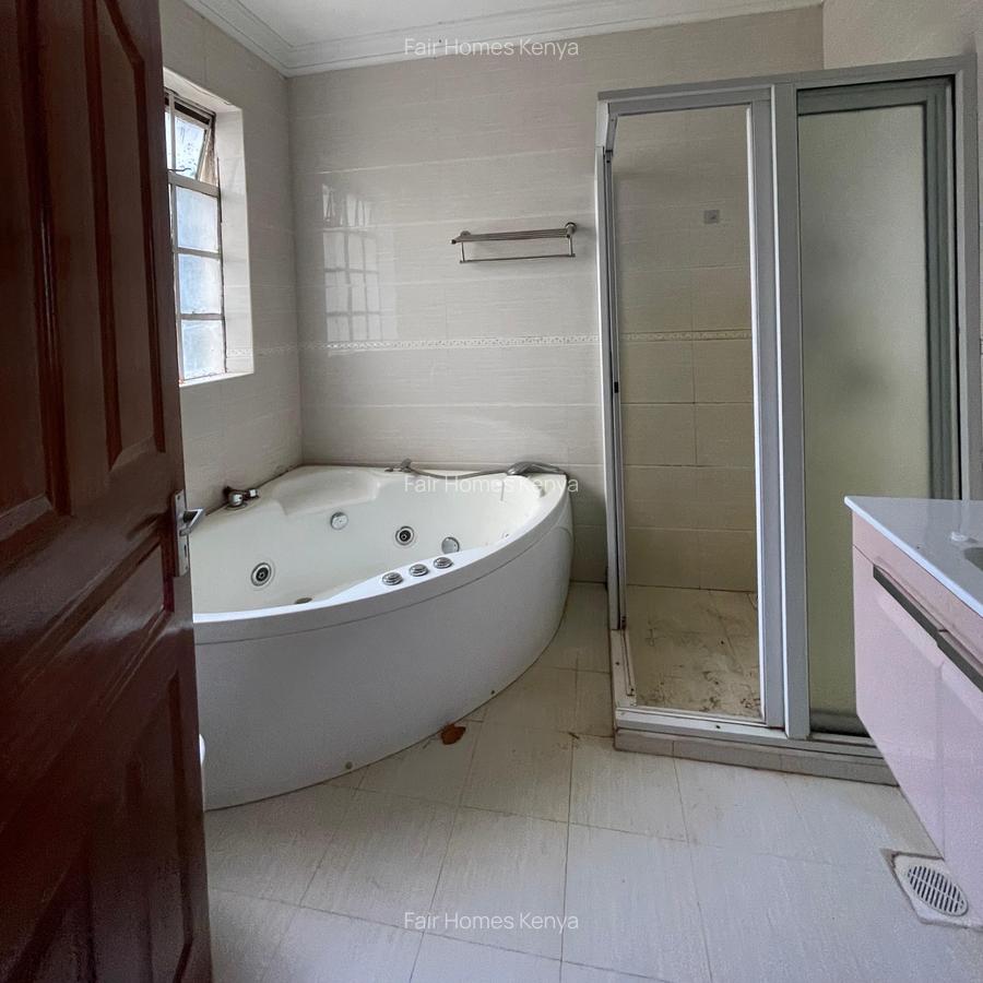 3 Bed Apartment with En Suite at Hatheru Road - 15