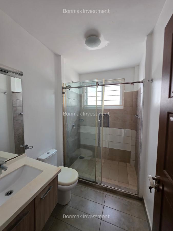 5 Bed Townhouse with En Suite at Lavington Green - 17