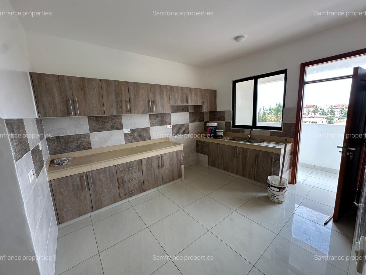 3 Bed Apartment with En Suite at Cement Road - 4