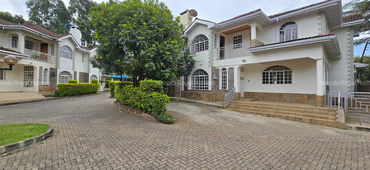5 Bed Townhouse with En Suite at Off Convent Drive - 3