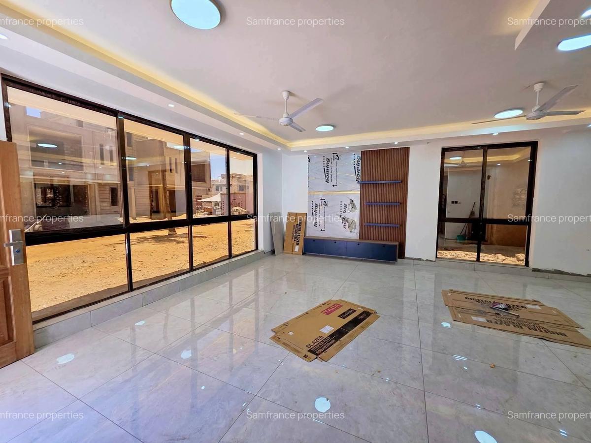 4 Bed Townhouse with En Suite at Coca-Cola - 7