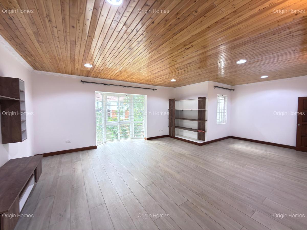 5 Bed House with En Suite at Rosslyn - 13