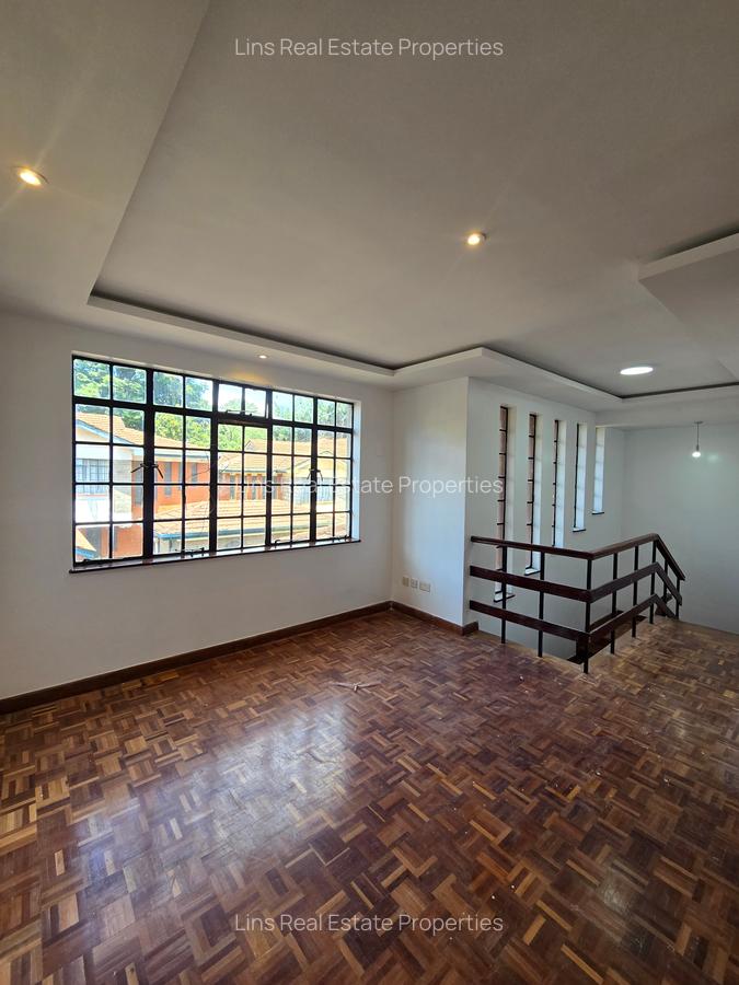 4 Bed Townhouse with En Suite in Lavington - 2