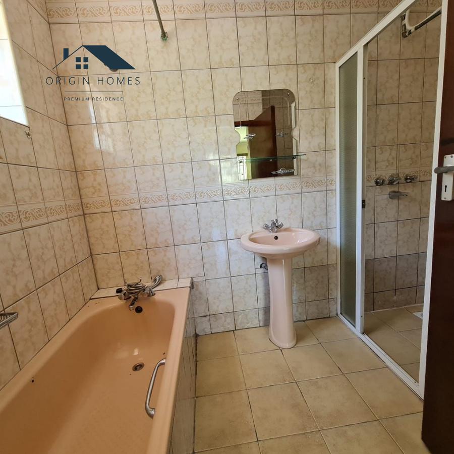 3 Bed House with En Suite at Loresho - 14