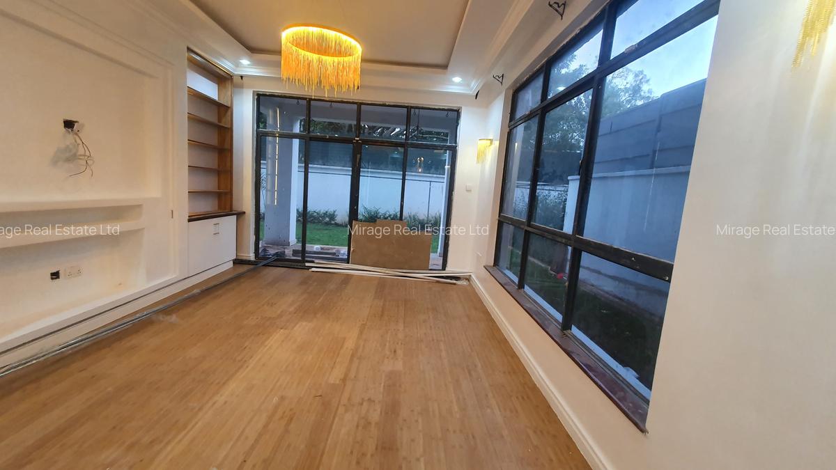 4 Bed Villa with En Suite in Lavington - 2