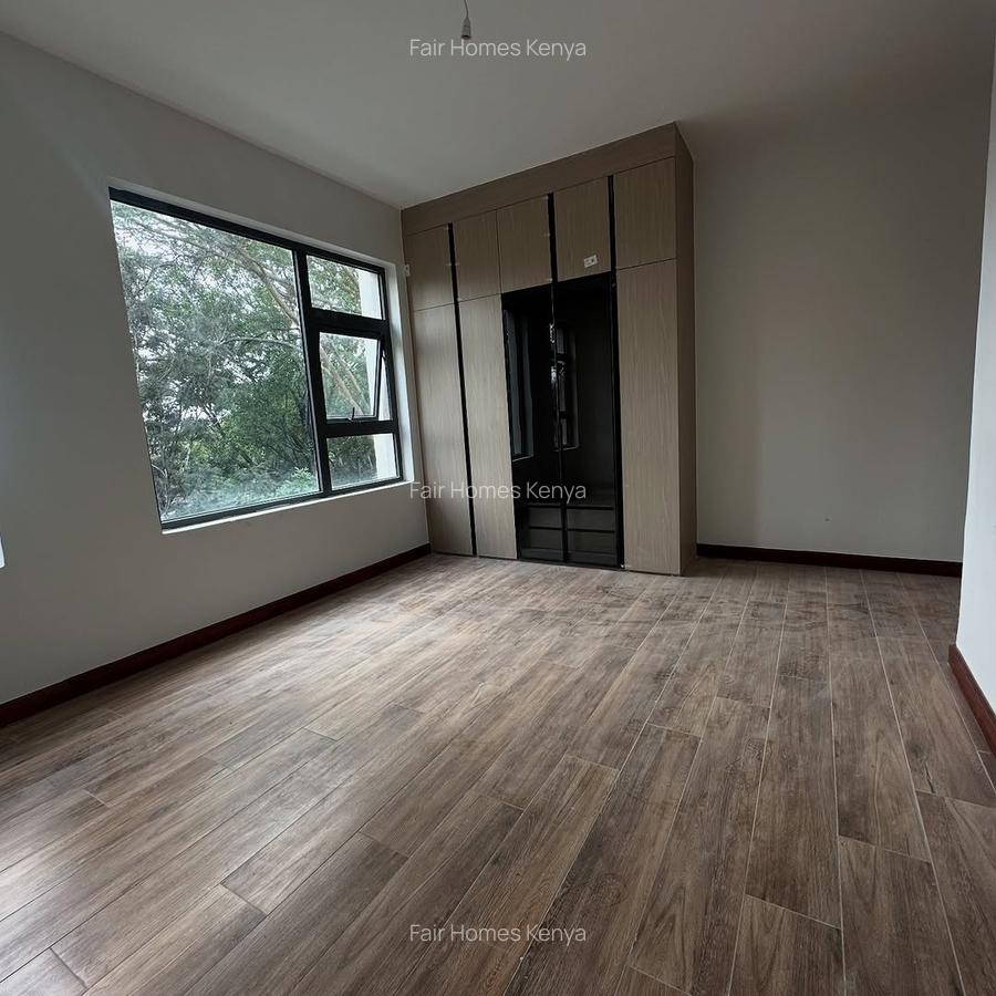 5 Bed Townhouse with En Suite at Lavington Green - 17