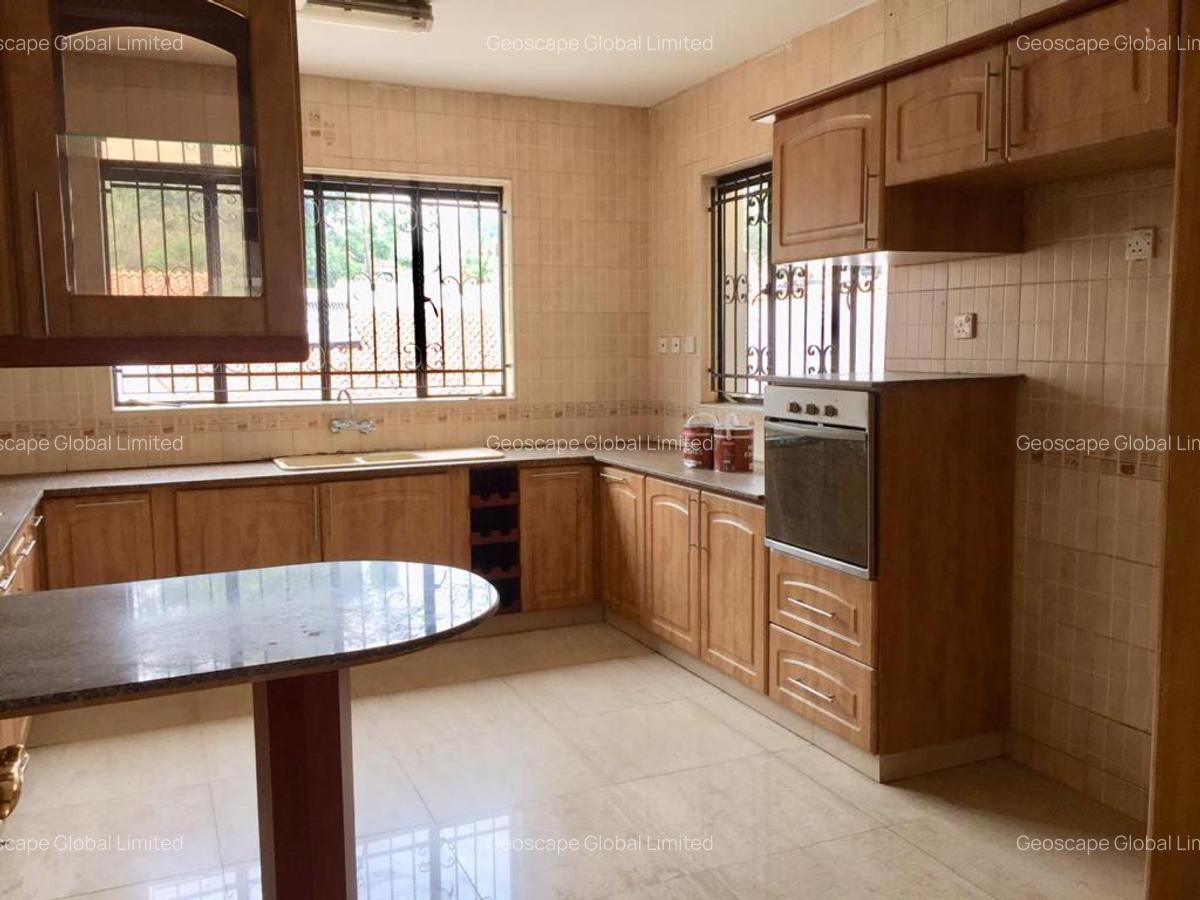 4 Bed House with En Suite in Spring Valley - 10