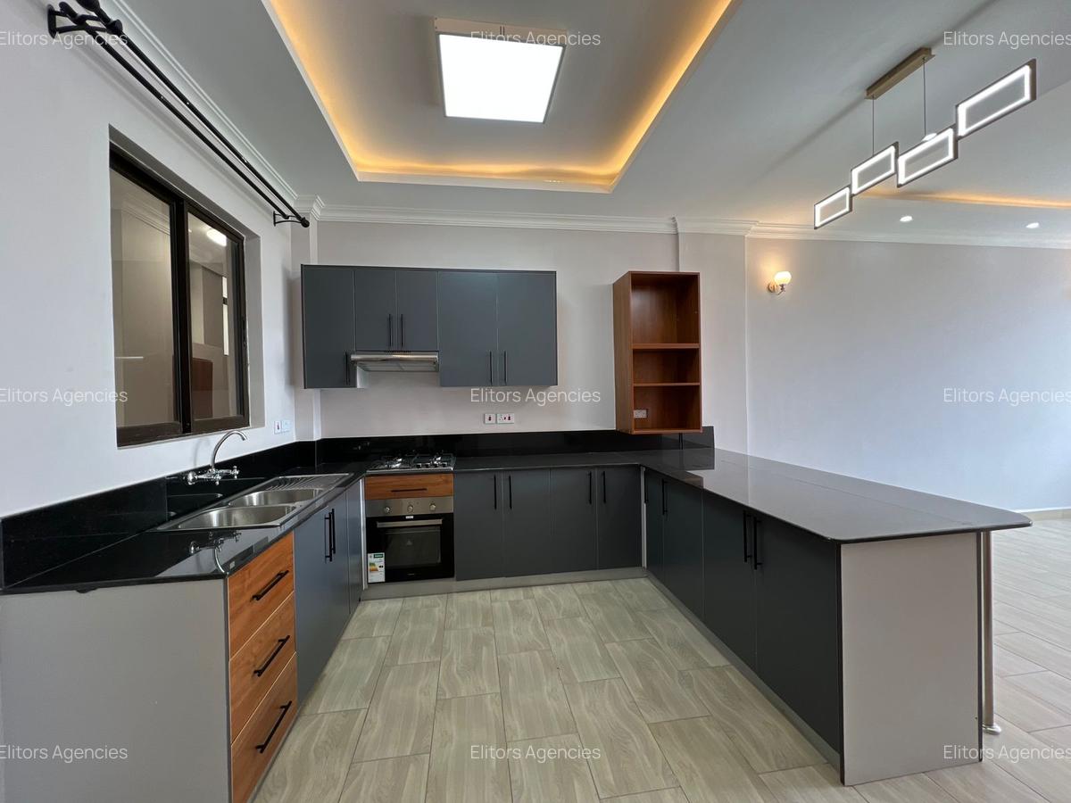 2 Bed Apartment with En Suite at Lantana Road - 4