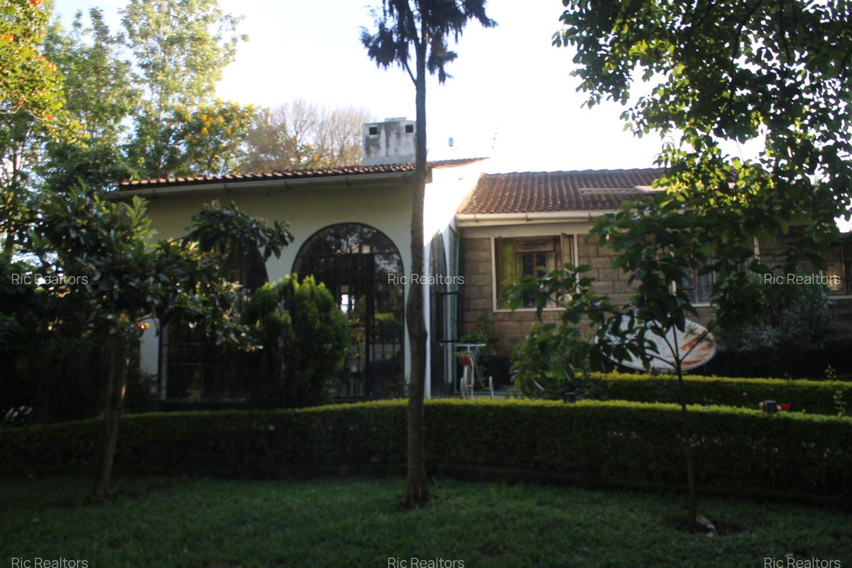 4 Bed House with En Suite at Kerarapon Drive - 4