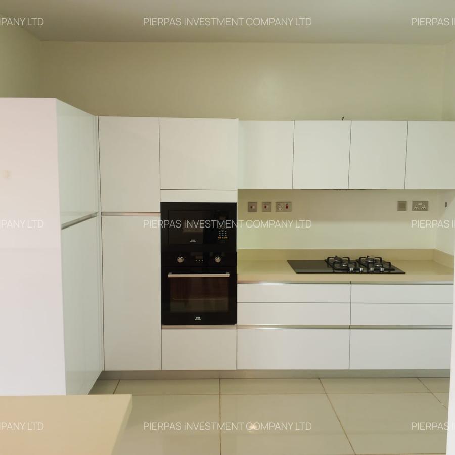 Serviced 3 Bed Apartment with En Suite in Parklands - 12