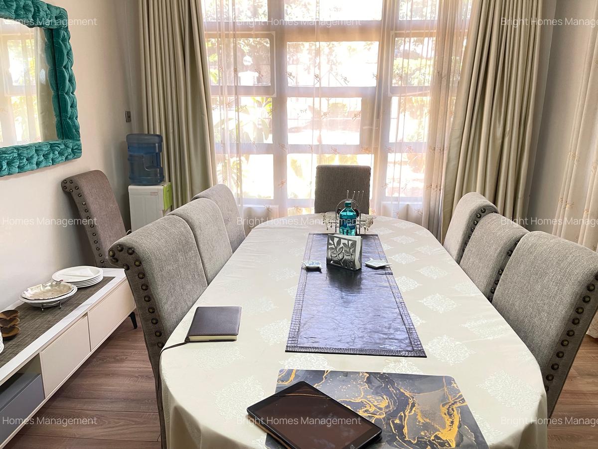 5 Bed Townhouse with Swimming Pool in Riverside - 16