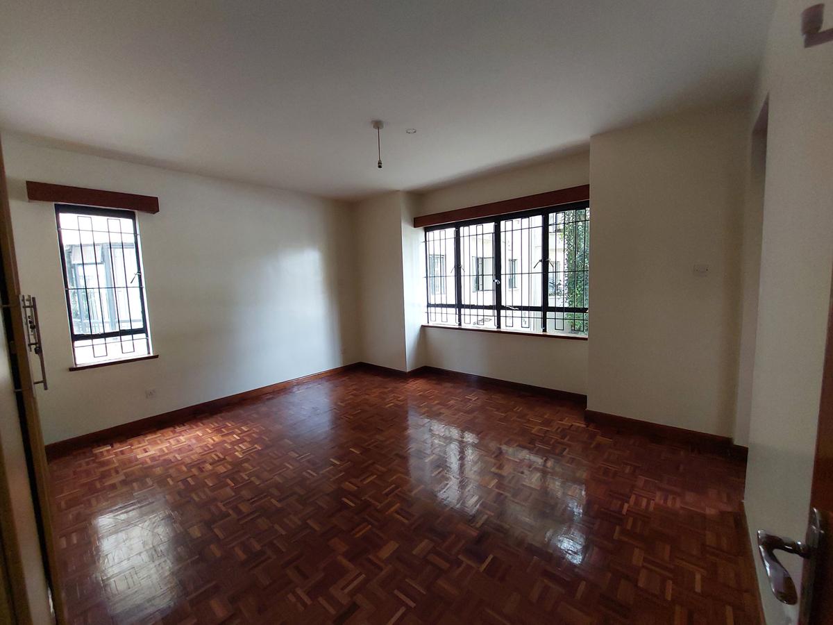 3 Bed Apartment with En Suite at Lavington - 11