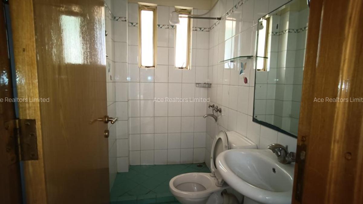 4 Bed Villa with En Suite at Dennis Pritt Road - 9
