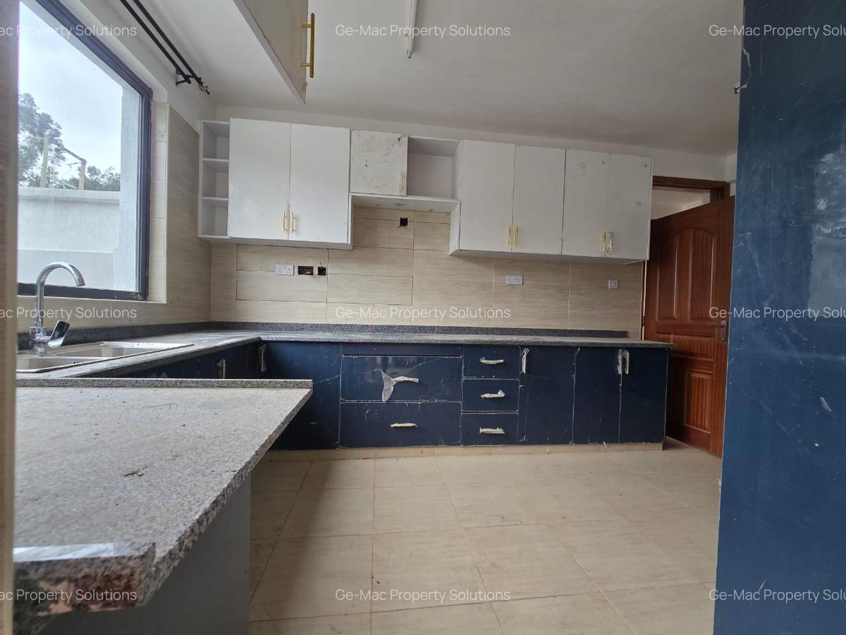 5 Bed Townhouse with En Suite in Lavington - 3