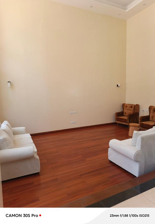 5 Bed Townhouse with En Suite at Lavington - 3