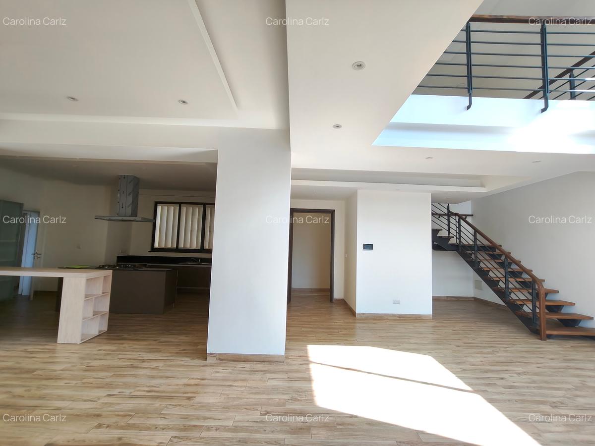 4 Bed Apartment with En Suite at Riverside Drive - 19