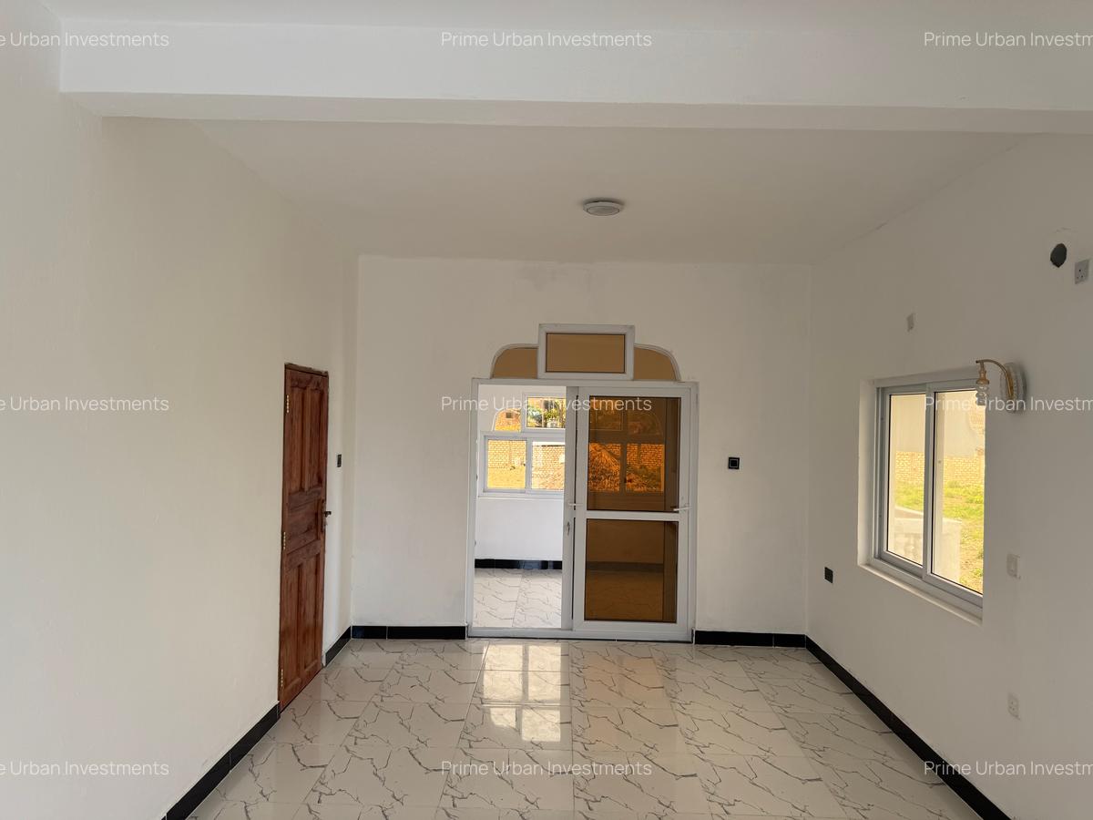 6 Bed Townhouse with En Suite in Watamu - 2