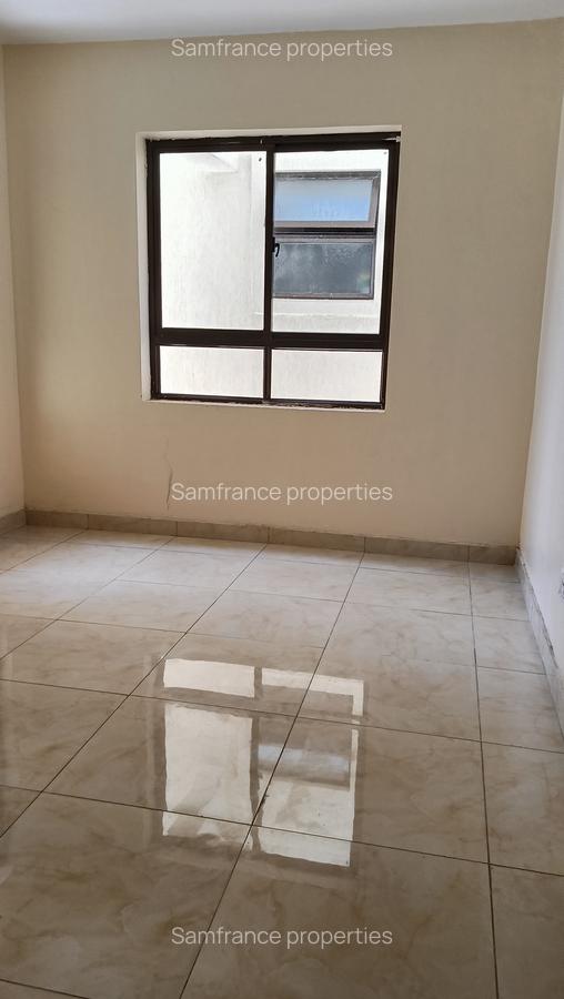 3 Bed Apartment with En Suite at 3Rd Avanue - 7