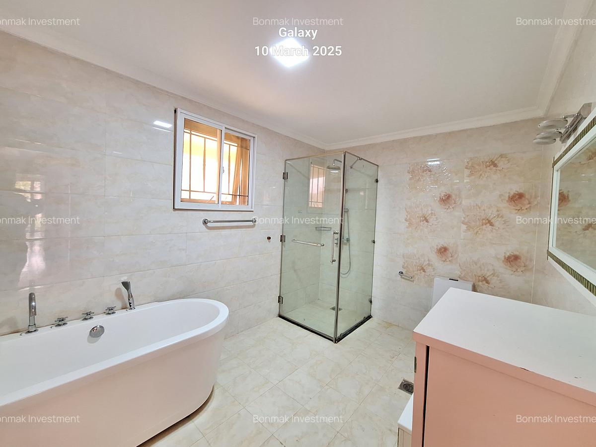 5 Bed Townhouse with En Suite at Lavington Green - 15