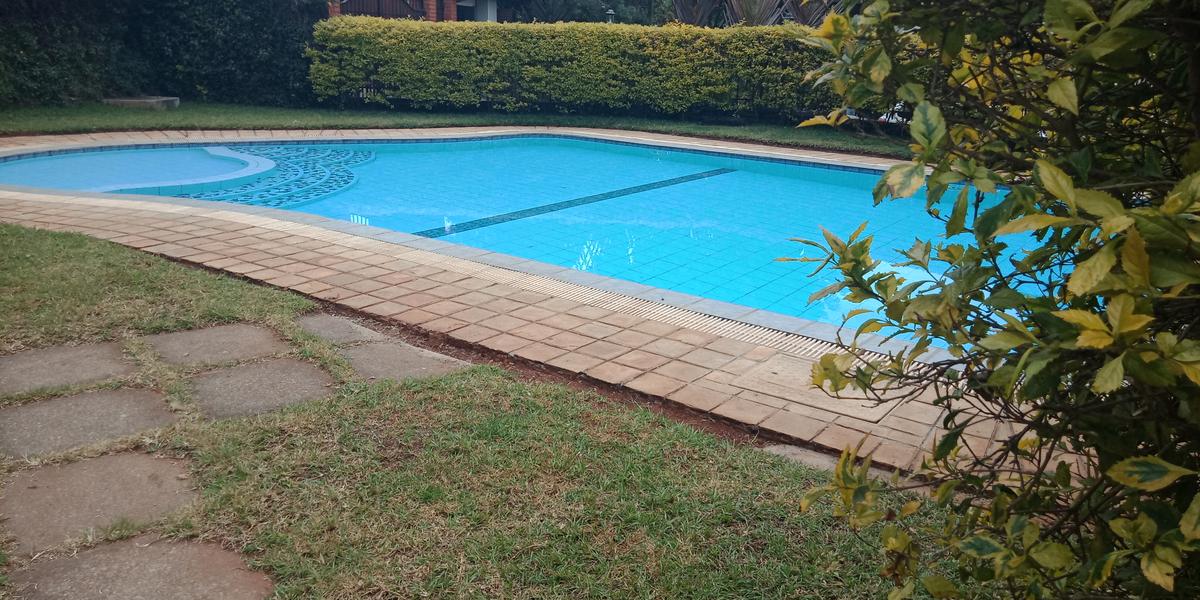 5 Bed Townhouse with En Suite in Lavington - 3