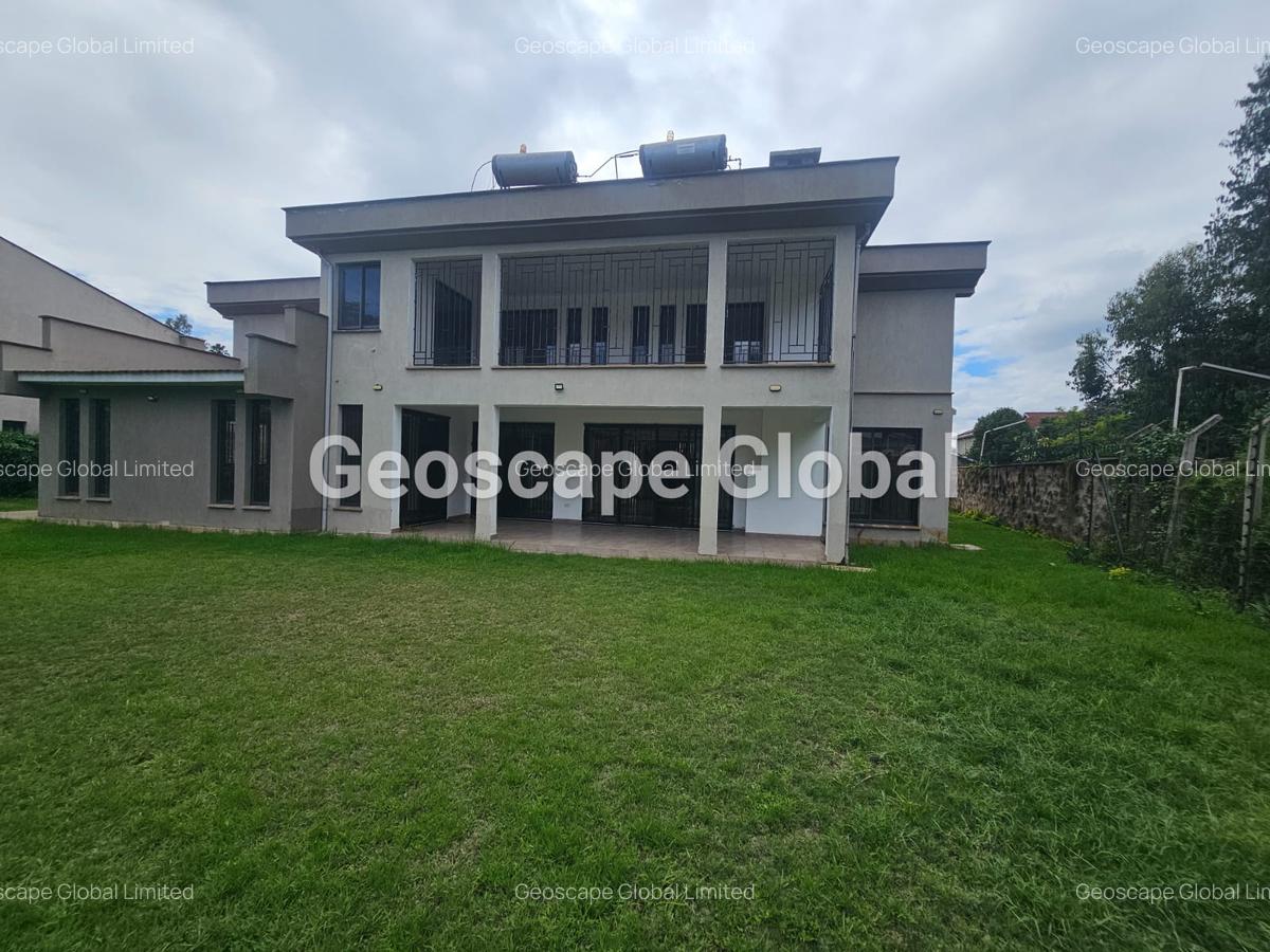 5 Bed House with En Suite in Lavington - 1