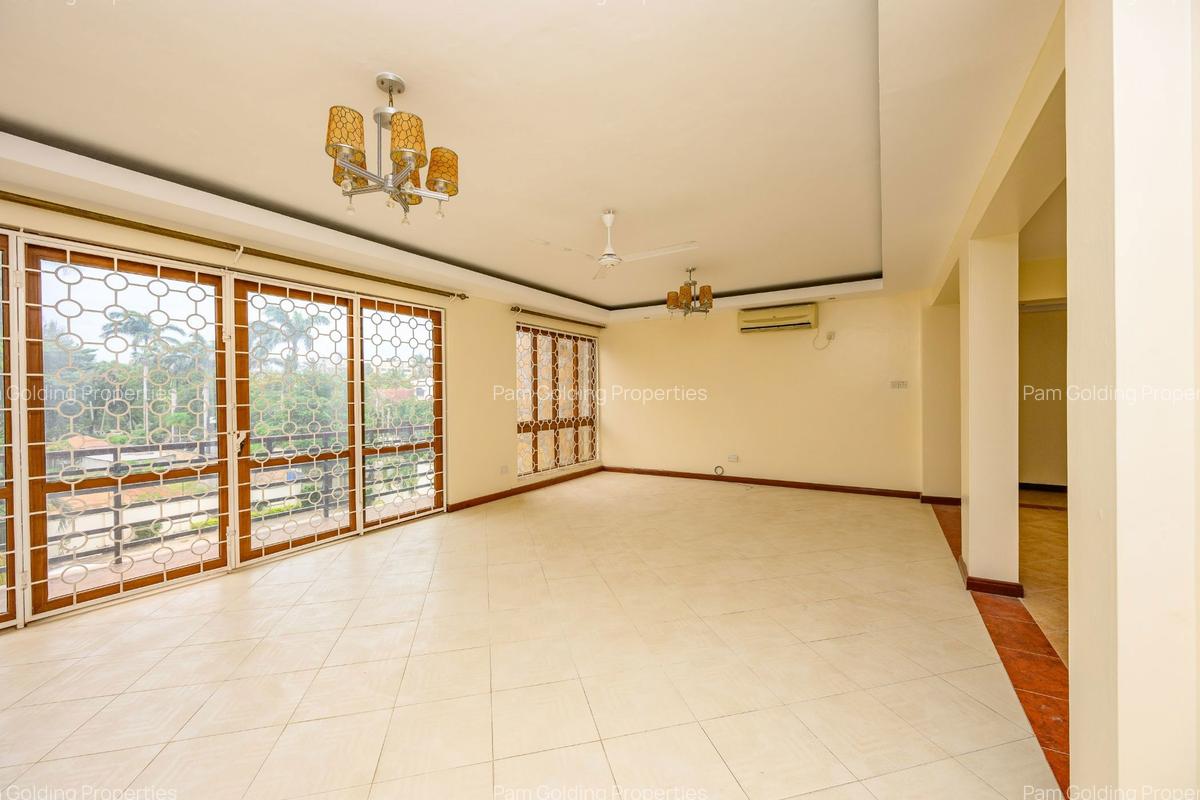 3 Bed Apartment with En Suite at Links Road - 2