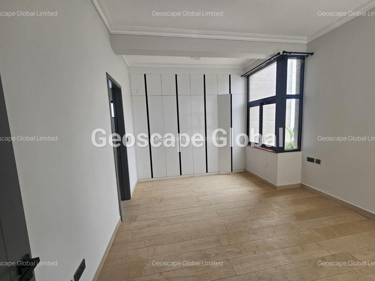 5 Bed Townhouse with En Suite in Lavington - 6